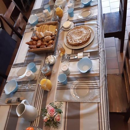 Bed and Breakfast Oh ! Fleurs Des Champs Шомон-сюр-Тарон Экстерьер фото
